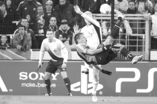  穆里尔倒钩技惊四座，亚特兰大客场爆冷击败卫冕冠军